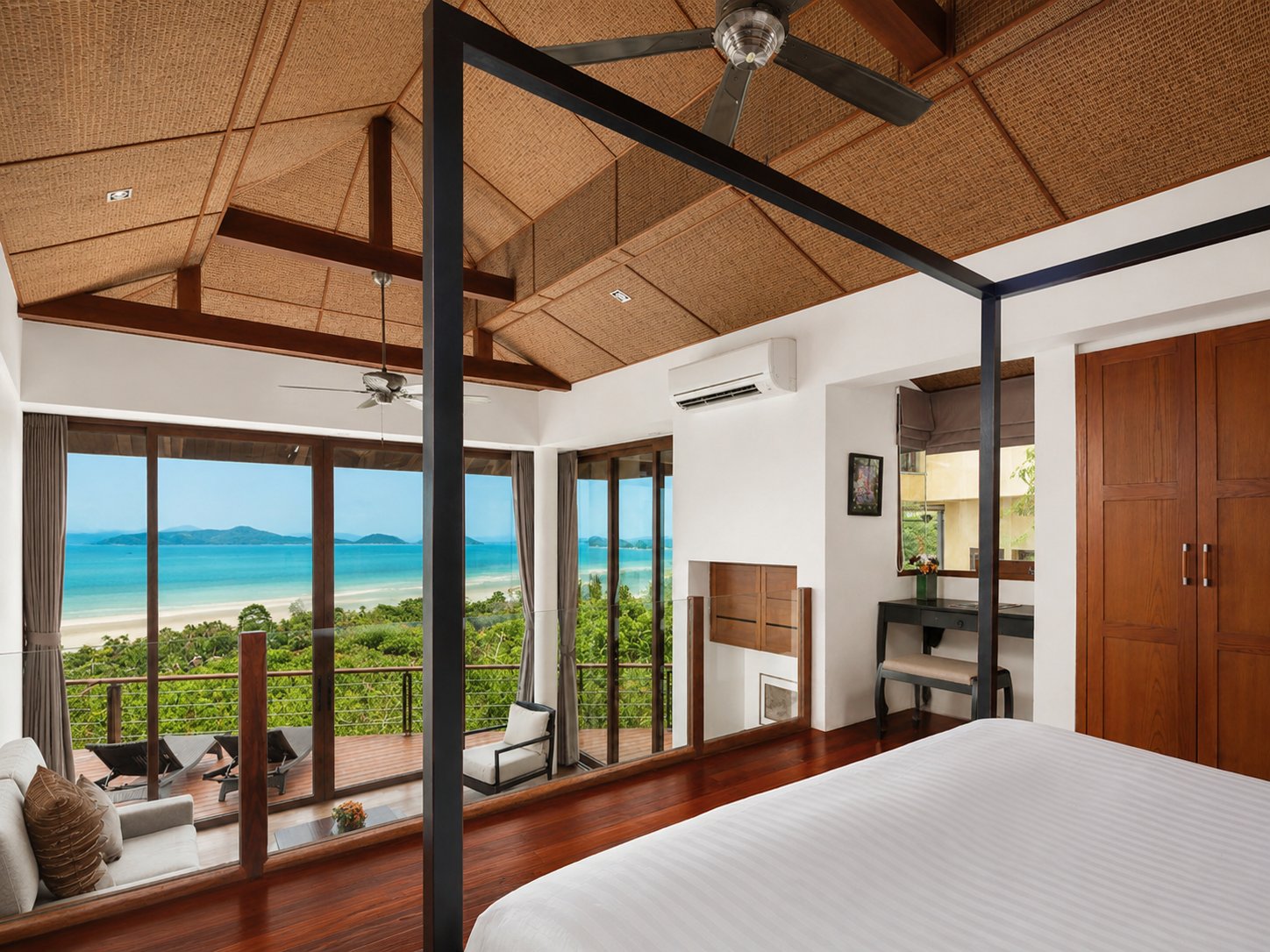 Ocean view master suite with king bed